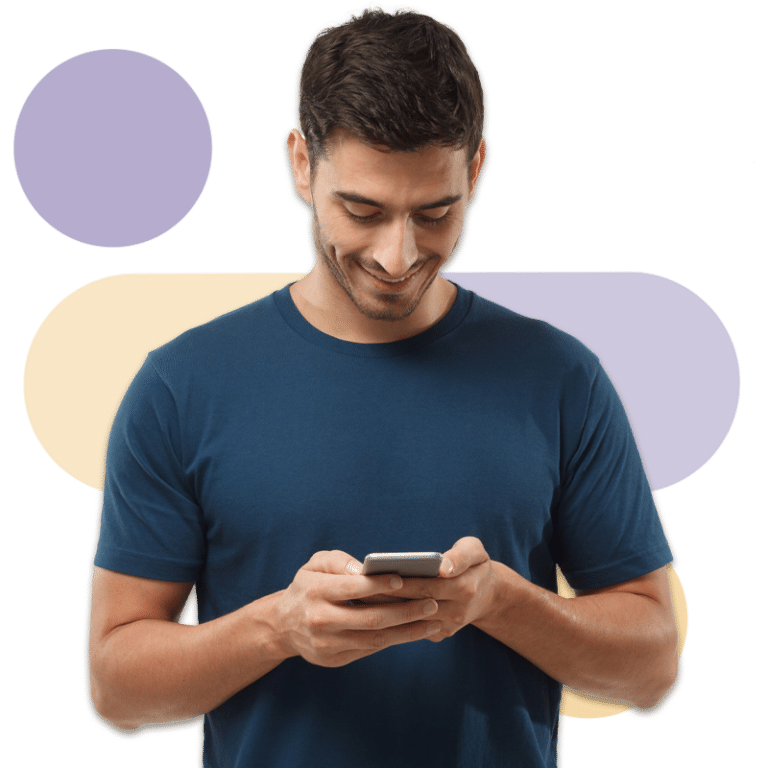 uomo con cellulare in mano e logo www.youservice.it in trasparenza